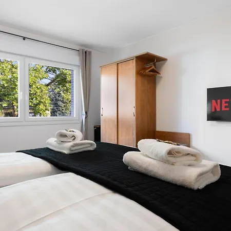 Апартаменты Svyvo - Parking Kitchen Balcony Брюль