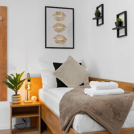 Svyvo - Parking Kitchen Balcony Brühl