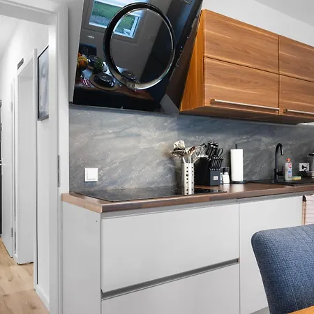 Апартаменты Svyvo - Parking Kitchen Balcony Брюль