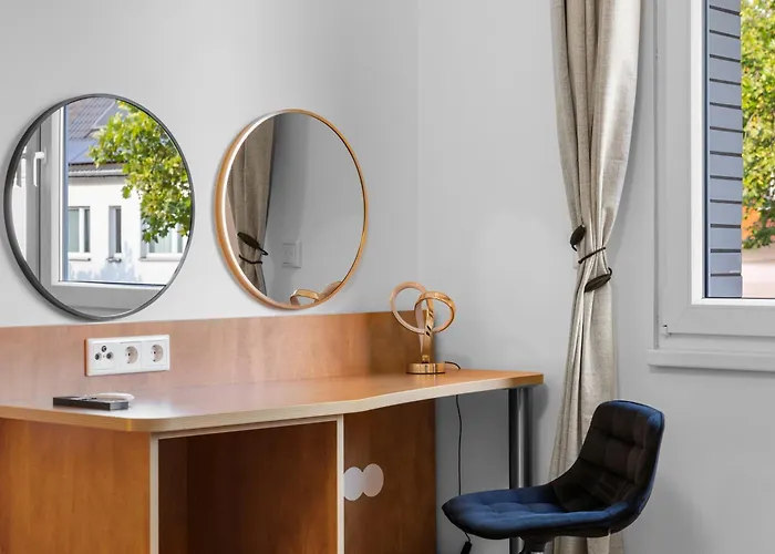 Svyvo - Parking Kitchen Balcony Brühl