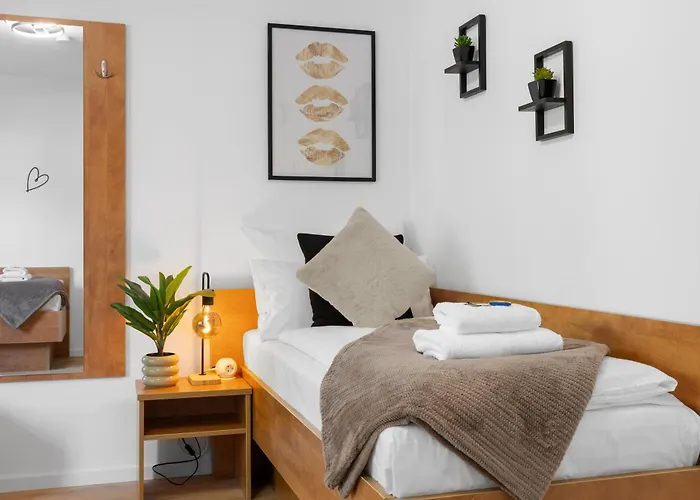 Svyvo - Parking Kitchen Balcony Brühl